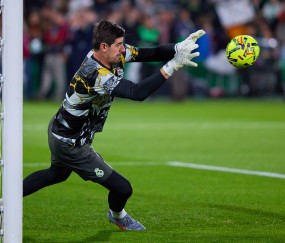 betvictor伟德(中国)唯一官方网站-库尔图瓦取得西甲第150场零封，共出战332场比赛+零封场次超45%