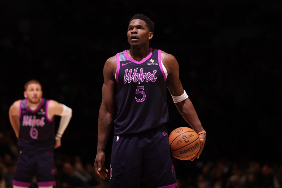 [图]爱德华兹40分 森林狼送独行侠十连败